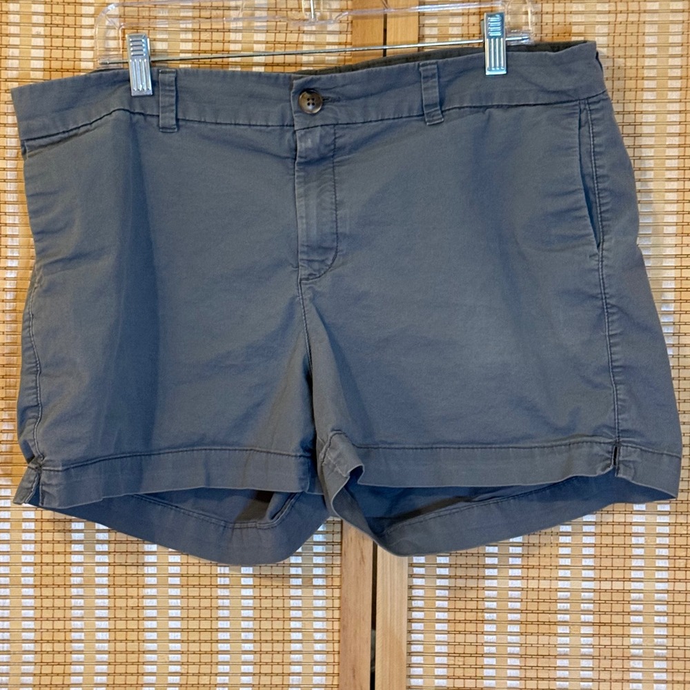 Old Navy Everyday Short Womens 16 Gray Blue Slate Stretch Chino Cuffed Shorts